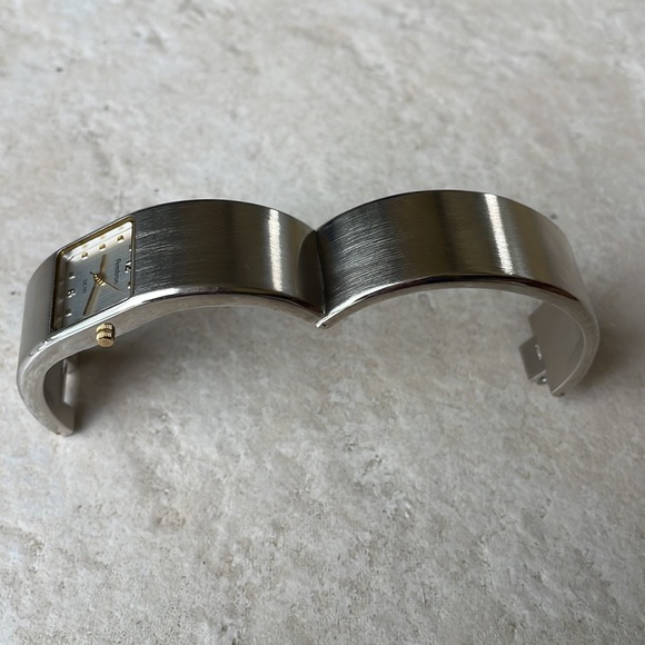 Armitron lady battery water resistant - Picture 5 of 8